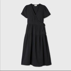 Universal Threads Black midi wrap dress